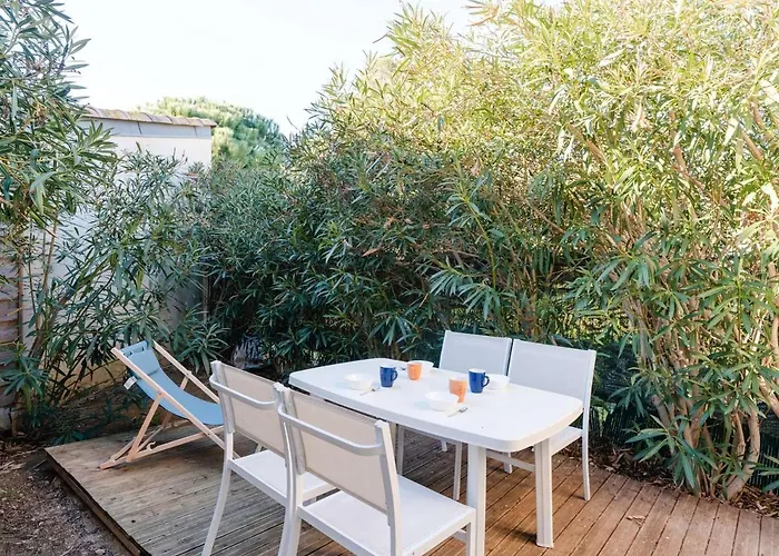 Apartman T2 En Rez-de-jardin Avec Piscine, Garage Et Wifi A Narbonne-plage - Fr-1-409-208 *