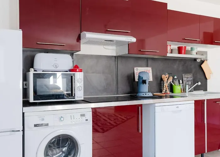 T2 En Rez-de-jardin Avec Piscine, Garage Et Wifi A Narbonne-plage - Fr-1-409-208 *